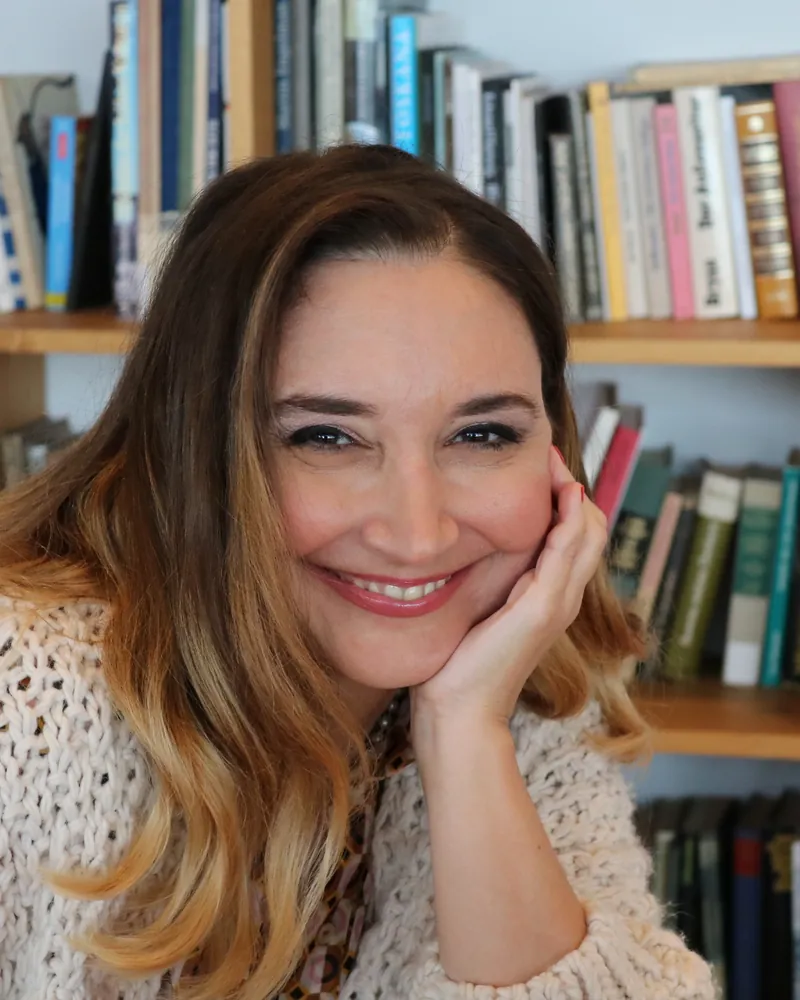 Peggy Patzschke - Portrait mit Büchern